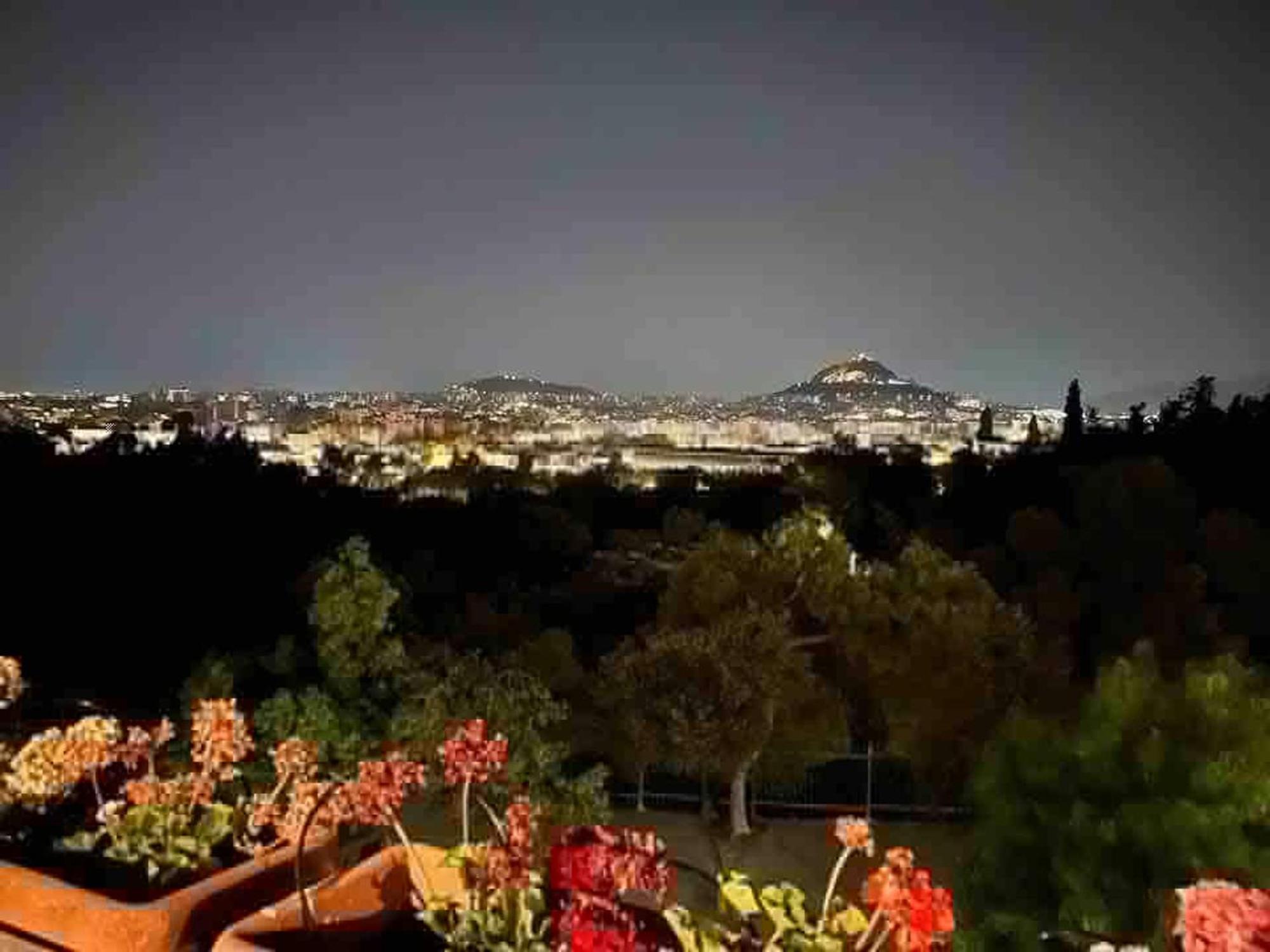 Unique Sunlit House Overlooking The Acropolis Athene